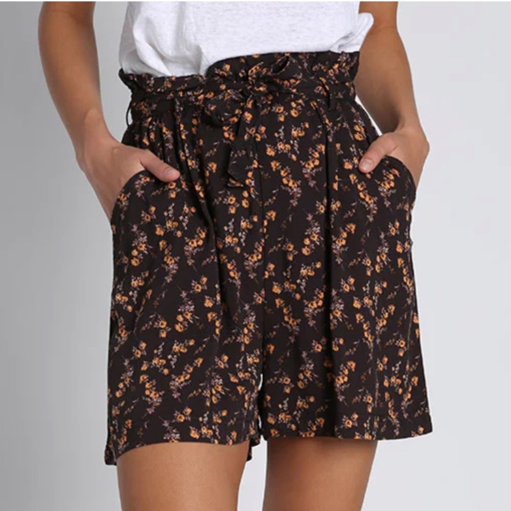 Jachs Girlfriend dark floral pull on belted shorts with pockets